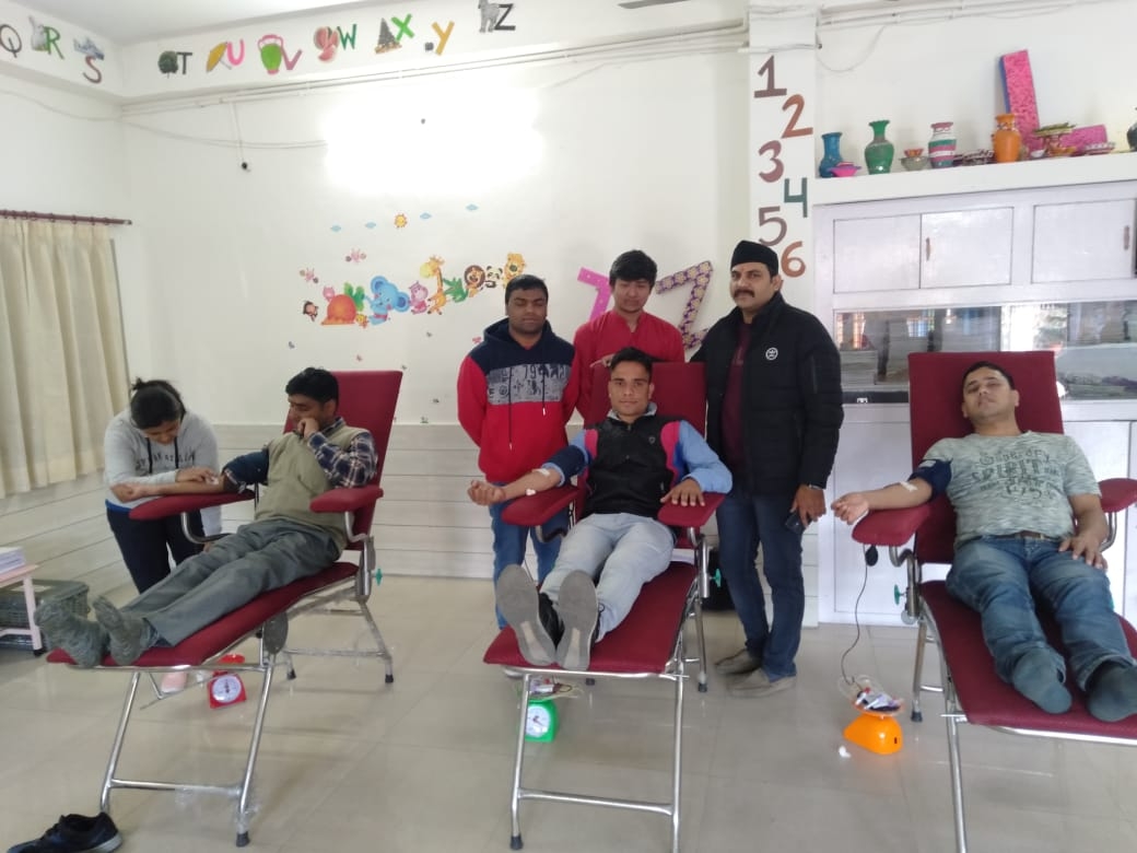 राष्ट्रीय स्वयंसेवक संघ एवं शहीद संदीप सिंह रावत मेमोरियल समिति द्वारा रक्तदान शिविर आयोजित किया गया
