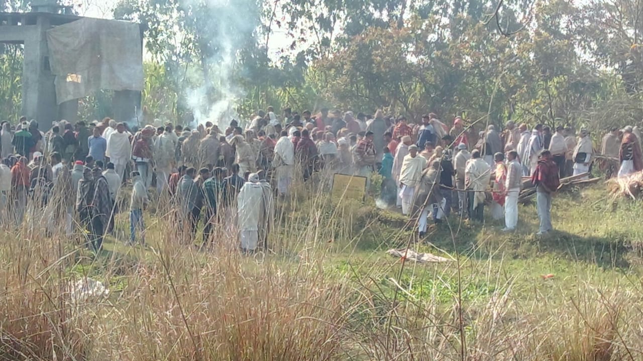 गमगीन माहौल में हुआ अंतिम संस्कार