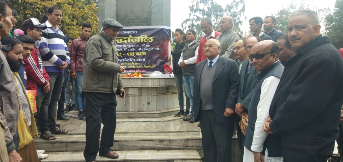 कारगिल स्मारक पर शहीद हुए सैनिको को अनेक सामाजिक सैनिक संगठनो ने श्रद्धांजली दी