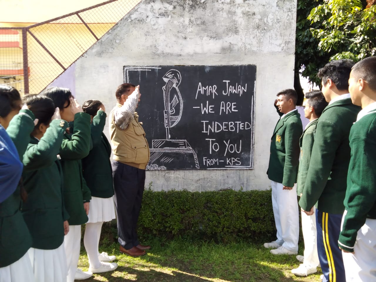 किंग्स्टन पब्लिक स्कूल नयागांव ने शहीदो को श्रद्धान्जलि दी