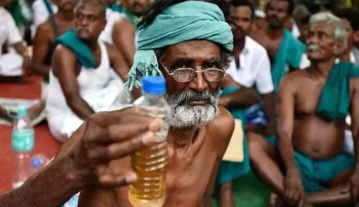 पेशाब पीकर प्रदर्शन करने वाले 111 किसान वाराणसी में PM मोदी के खिलाफ लड़ेंगे चुनाव