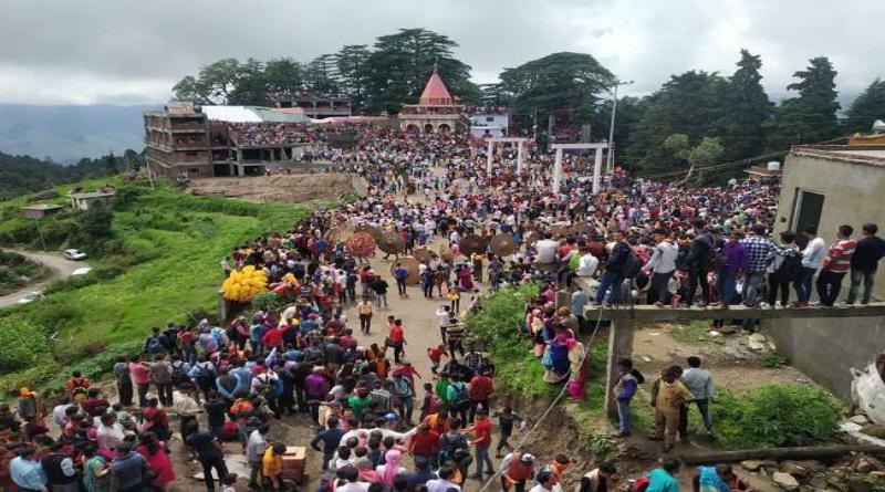 देवीधुरा स्थित मां बाराही देवी के आंगन में इस बार नौ मिनट चली बग्वाल