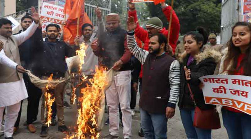 जेएनयू में छात्रों से मारपीट पर देहरादून के छात्र संगठनों ने भी विरोध जताया