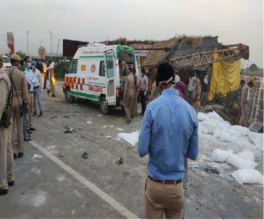 औरैया में डीसीएम ट्रक से टक्कर, जिससे 23 लोगों की मौत, 25 लोग घायल