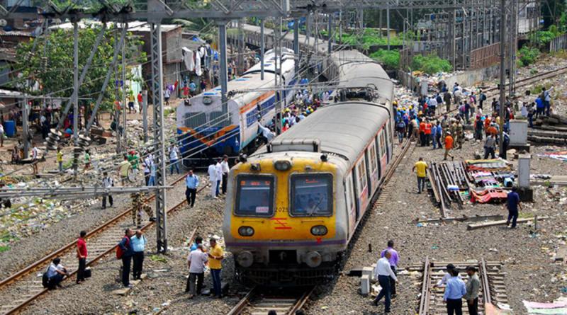 मुंबई की लोकल ट्रेन सोमवार सुबह से शुरु, लेकिन खास लोग ही इसमें यात्रा कर सकेंगे