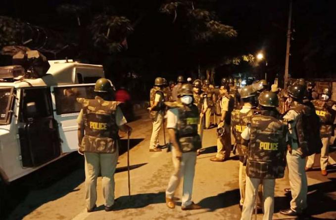 भड़काऊ पोस्ट के बाद बेंगलुरु में भड़की हिंसा, दो की मौत; दो थाना क्षेत्रों में कर्फ्यू