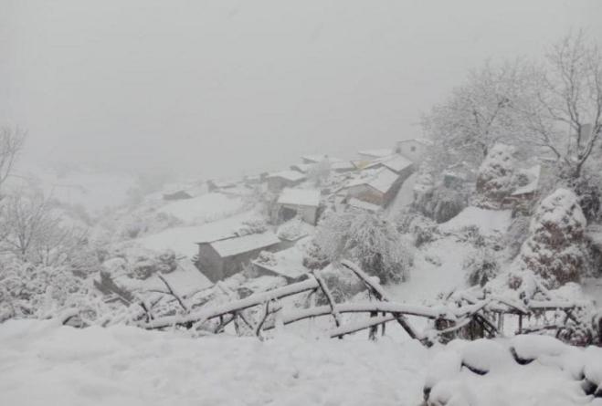 उत्तराखंड में बारिश और बर्फबारी के आसार, हेमकुंड में जमी है दो फीट बर्फ