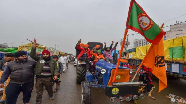 गाजीपुर बॉर्डर से किसानों की ट्रैक्टर रैली शुरू, नए कृषि कानूनों के खिलाफ किसानो का आंदोलन शुरू