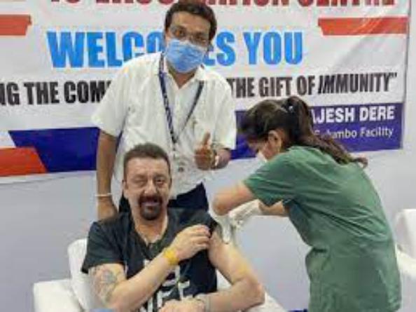 कोरोना से बचाव के लिए संजय दत्त ने लगवाई वैक्सीन, डॉक्टर्स का इस अंदाज में किया शुक्रिया