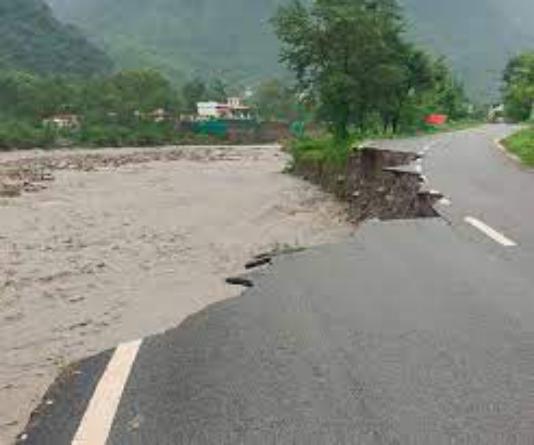 देहरादून समेत कई इलाको में भारी बारिश का अलर्ट; खतरे के निशान के करीब गंगा