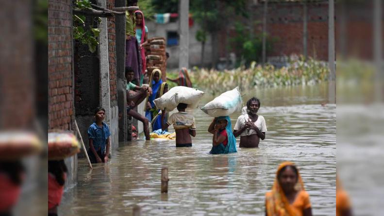 देश के कई राज्यों में बाढ़ से हाहाकार मचा हुआ है, पढ़िए पूरी खबर