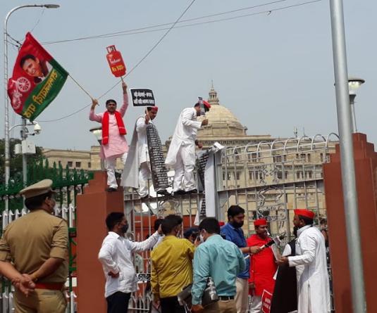 यूपी विधानमंडल मानसून सत्र आज से, विपक्ष का जोरदार हंगामा