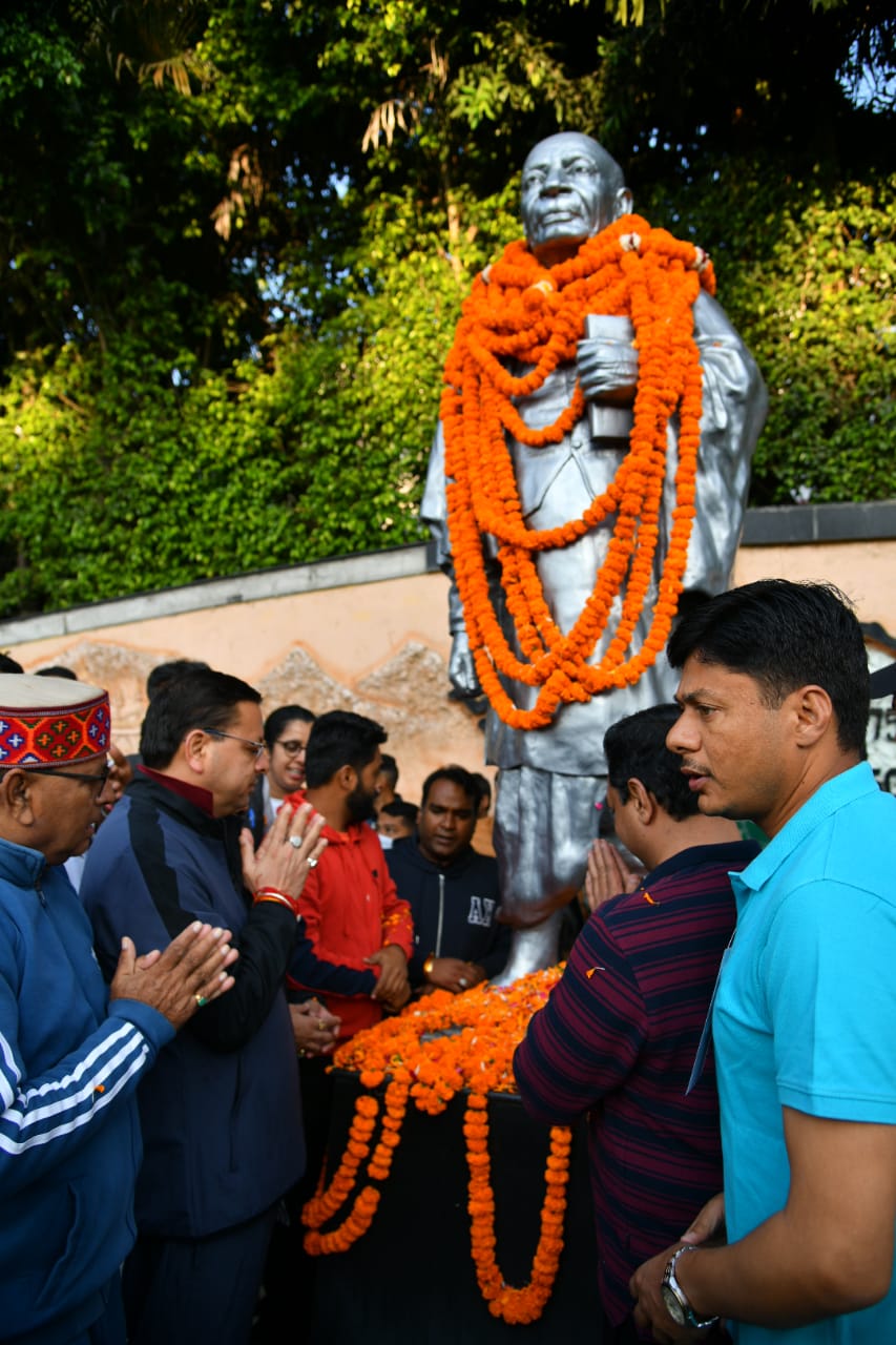 मुख्यमंत्री धामी ने सरदार वल्लभ भाई पटेल को दी श्रद्धांजलि