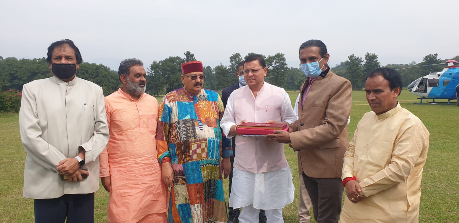 मुख्यमंत्री पुष्कर सिंह धामी से मध्यप्रदेश वाइल्ड लाइफ बोर्ड के पूर्व सदस्य पुष्पराज सिंह ने की भेंट