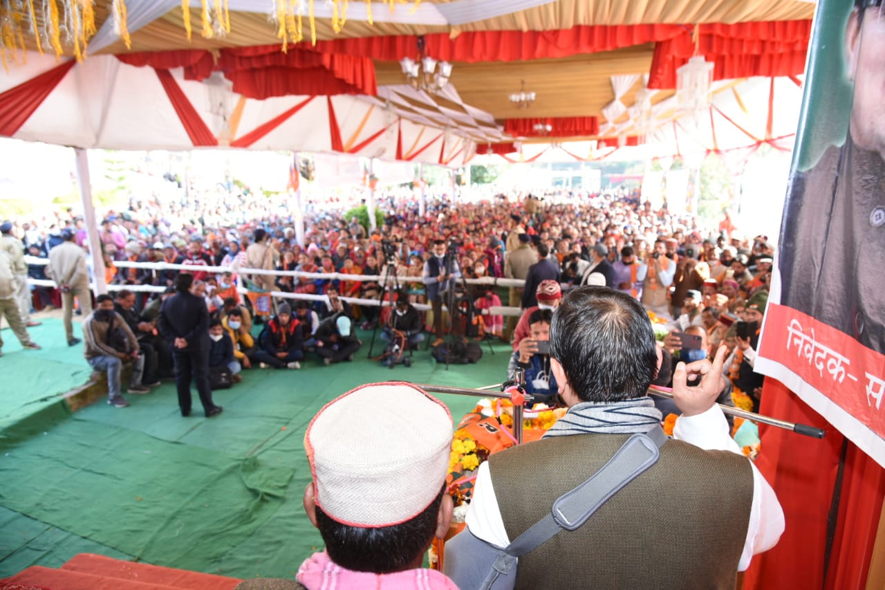 मुख्यमंत्री पुष्कर सिंह धामी ने विभिन्न विकास कार्यों हेतु प्रदान की प्रशासकीय एवं वित्तीय स्वीकृति