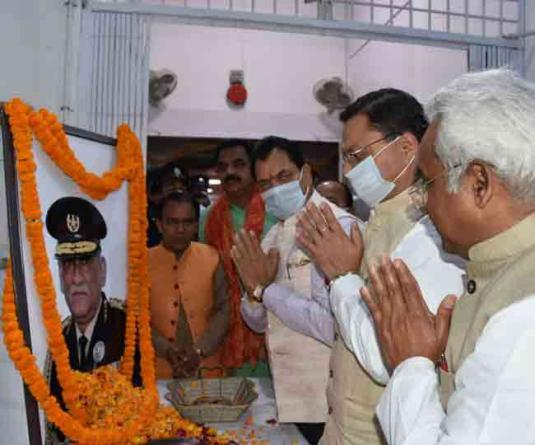 उत्‍तराखंड विधानसभा सत्र शुरू होने पहले मुख्यमंत्री पुष्कर सिंह धामी ने सीडीएस बिपिन रावत को दी श्रद्धांज