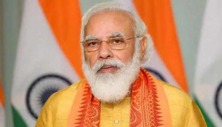 प्रयागराज पहुंचे PM मोदी, महिलाओं को देंगे बड़ी सौगात