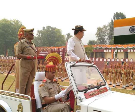 दीक्षांत परेड में मुख्‍यमंत्री पुष्‍कर सिंह धामी ने लिया भाग, जम्मू-कश्मीर के सचिन सैनी को सर्वश्रेष्ठ आरक्षी का दिया पुरस्कार