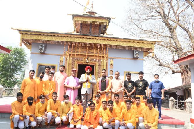 महामहिम राज्यपाल ने उत्तरकाशी में स्थित बाबा काशी विश्वनाथ मन्दिर में प्रदेश की सुख-समृद्धि एवं खुशहाली की कामना की