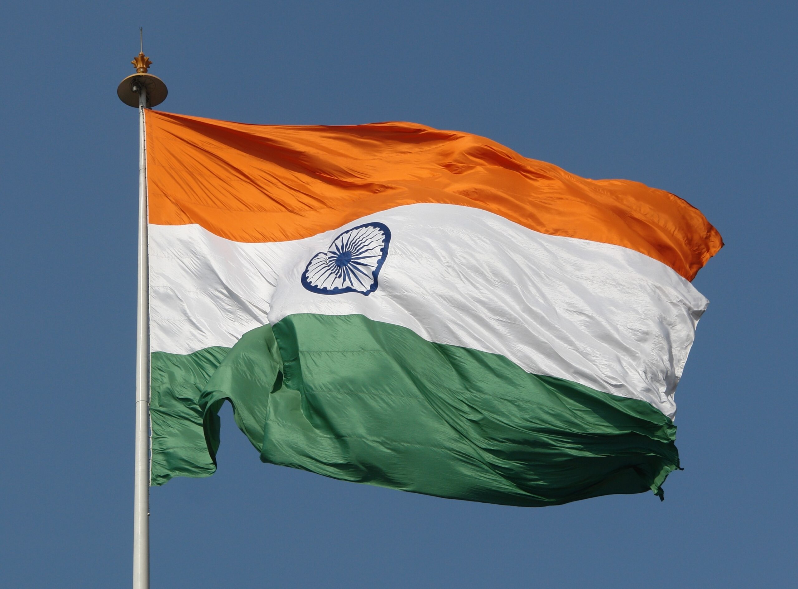 स्वतंत्रता दिवस खत्म होने के बाद इधर-उधर फेंका तिरंगा तो हो सकती है जेल : FLAG CODE