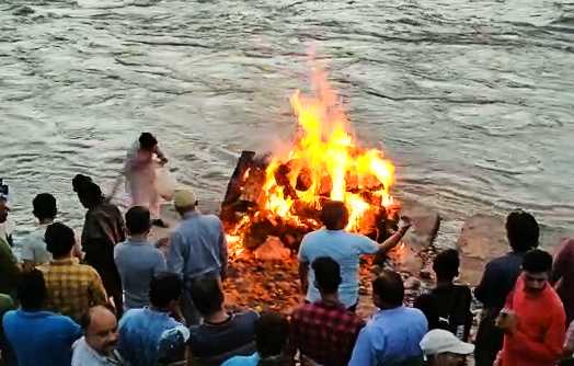 पंचतत्व में विलीन हुई अंकिता भंडारी, अंतिम संस्कार में उमड़ा सैलाब