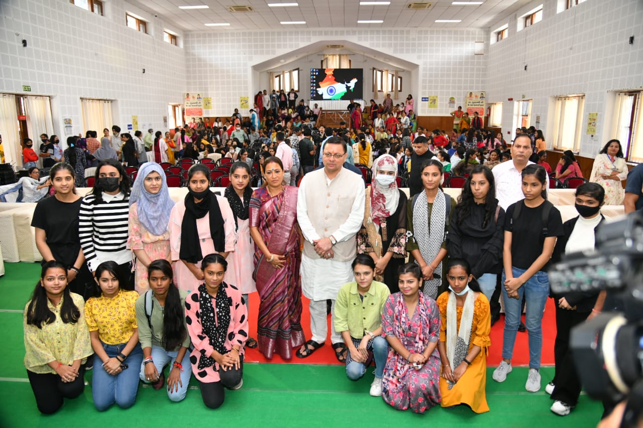 मुख्यमंत्री पुष्कर सिंह धामी ने नंदा गौरा योजना के अंतर्गत 80 हज़ार लाभार्थी बालिकाओं को PFMS के माध्यम से ₹ 323 करोड़ 22 लाख की धनराशि का डिजिटल हस्तांतरण किया