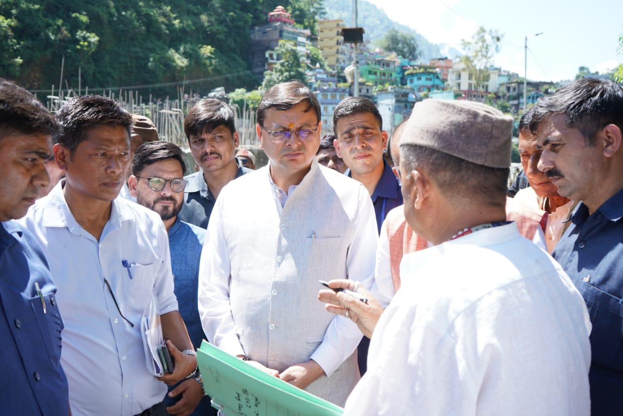 मुख्यमंत्री पुष्कर सिंह धामी ने ग्राम रांथी ( खोतिला ) में आपदा प्रभावितों से भेंट की और क्षेत्र का स्थलीय व हवाई निरीक्षण भी किया