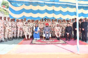 प्रदेश के राज्यपाल जनपद पिथौरागढ़ के दो दिवसीय दौरे के दौरान रविवार को मुनस्यारी पहुंचे