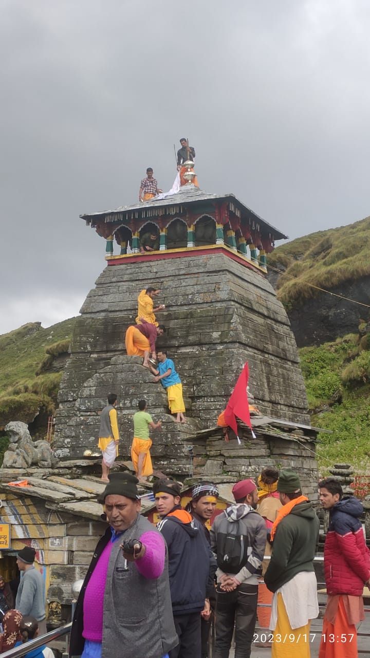 तुंगनाथ मंदिर की जीर्ण-शीर्ण छतरी का जीर्णोद्धार कार्य शुरू