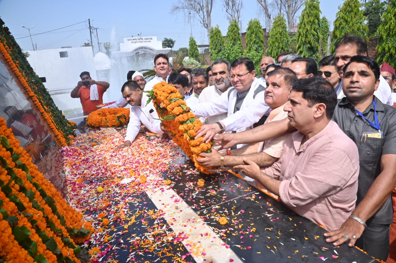 मुख्यमंत्री पंहुचे शहीद स्थल – रामपुर तिराहा