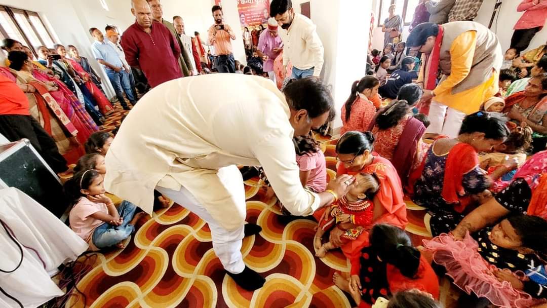 नवरात्रि के उपलक्ष में भारतीय जनता पार्टी महानगर ने कंडोली में 251 कन्याओं का सामूहिक कन्या पूजन कराया