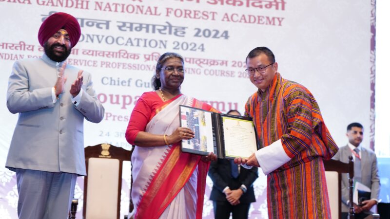 राष्ट्रपति श्रीमती द्रौपदी मुर्मु ने इन्दिरा गांधी राष्ट्रीय वन अकादमी के दीक्षांत समारोह में किया प्रतिभाग