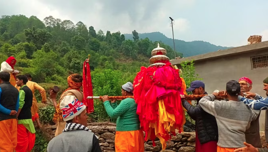चोपता पहुंची चल उत्सव विग्रह डोली, कल खुलेंगे तृतीय केदार भगवान तुंगनाथ मंदिर के कपाट