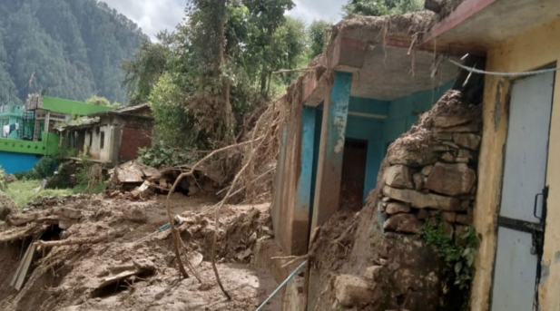 टिहरी के भिलंगना ब्लाक में बादल फटने से तबाही, 13 गांवों में भूस्खलन; ग्रामीणों ने भागकर बचाई जान