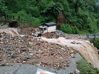 अतिवृष्टि से कर्णप्रयाग और टिहरी में तबाही, कई जिलों में भारी बारिश का येलो अलर्ट