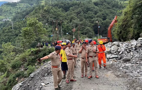 केदारनाथ यात्रा में बाधा बना खराब मौसम, प्रशासन ने यात्रा पर लगाई रोक