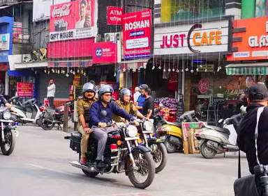 राजधानी देहरादून में महिला सुरक्षा को लेकर डीएम और एसएसपी का बाइक निरीक्षण अभियान