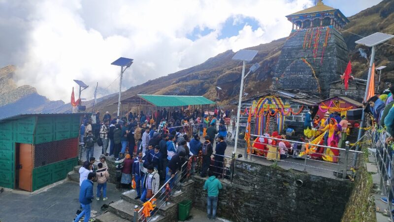 तुंगनाथ मंदिर के कपाट शीतकाल के लिए बंद, डोली ने किया चोपता की ओर प्रस्थान