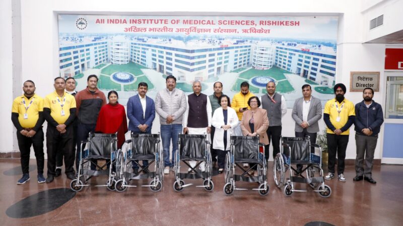 एम्स को 25 व्हील चेयर दान, दिव्यांग रोगियों को विशेष सहायता