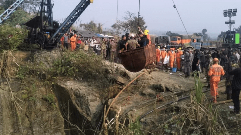 दीमा हसाओ कोयला खदान में शव बरामद, आठ श्रमिक अभी भी फंसे