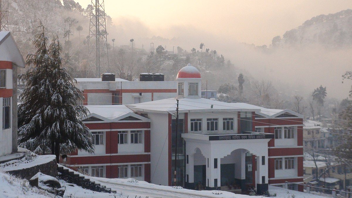 बर्फबारी के बाद धूप से राहत, मैदानी इलाकों में शीतलहर का खतरा