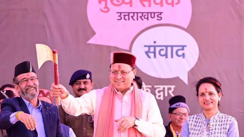 मुख्यमंत्री पुष्कर सिंह धामी ने महासू महाराज मंदिर में की पूजा, 120 करोड़ की पुनर्निर्माण योजना का किया ऐलान