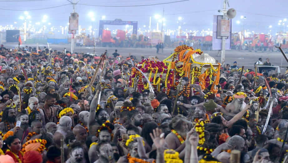 बसंत पंचमी पर नागा साधुओं के अद्भुत प्रदर्शन ने श्रद्धालुओं को किया मंत्रमुग्ध