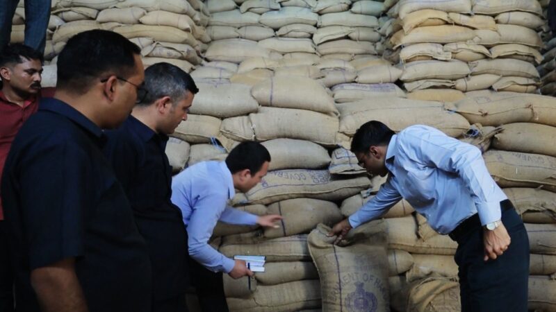 देहरादून डीएम का सरप्राइज निरीक्षण: गुलरघाटी खाद्य गोदाम में नियमों की अनदेखी पर कड़ी कार्रवाई