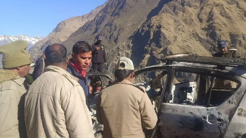 जोशीमठ: कार में मिला महिला का कंकाल, हत्या कर जिंदा जलाने की आशंका, युवक फरार