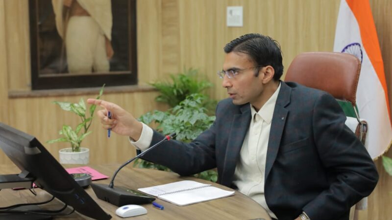 देहरादून में शिक्षा माफियाओं पर प्रशासन की सख्त कार्रवाई, निजी स्कूलों पर भी कसा शिकंजा