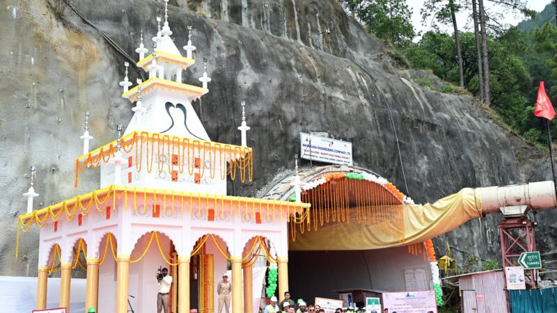 सिलक्यारा सुरंग में हुआ ब्रेकथ्रू