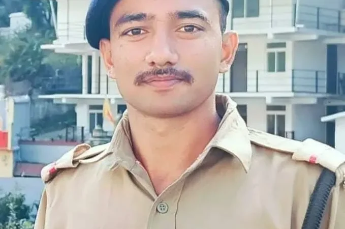 अवकाश पर गए कांस्टेबल तनुज रावत की चट्टान गिरने से मौत