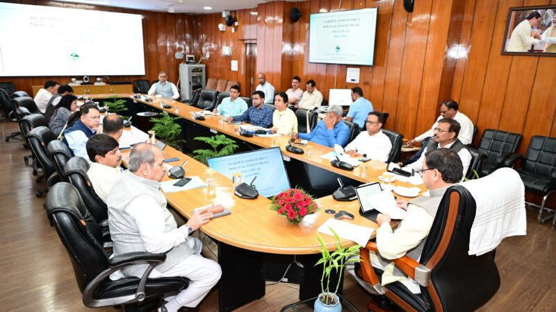 उत्तराखंड में जल संरक्षण को लेकर सीएम धामी सख्त, दी 30 साल की कार्ययोजना बनाने के निर्देश