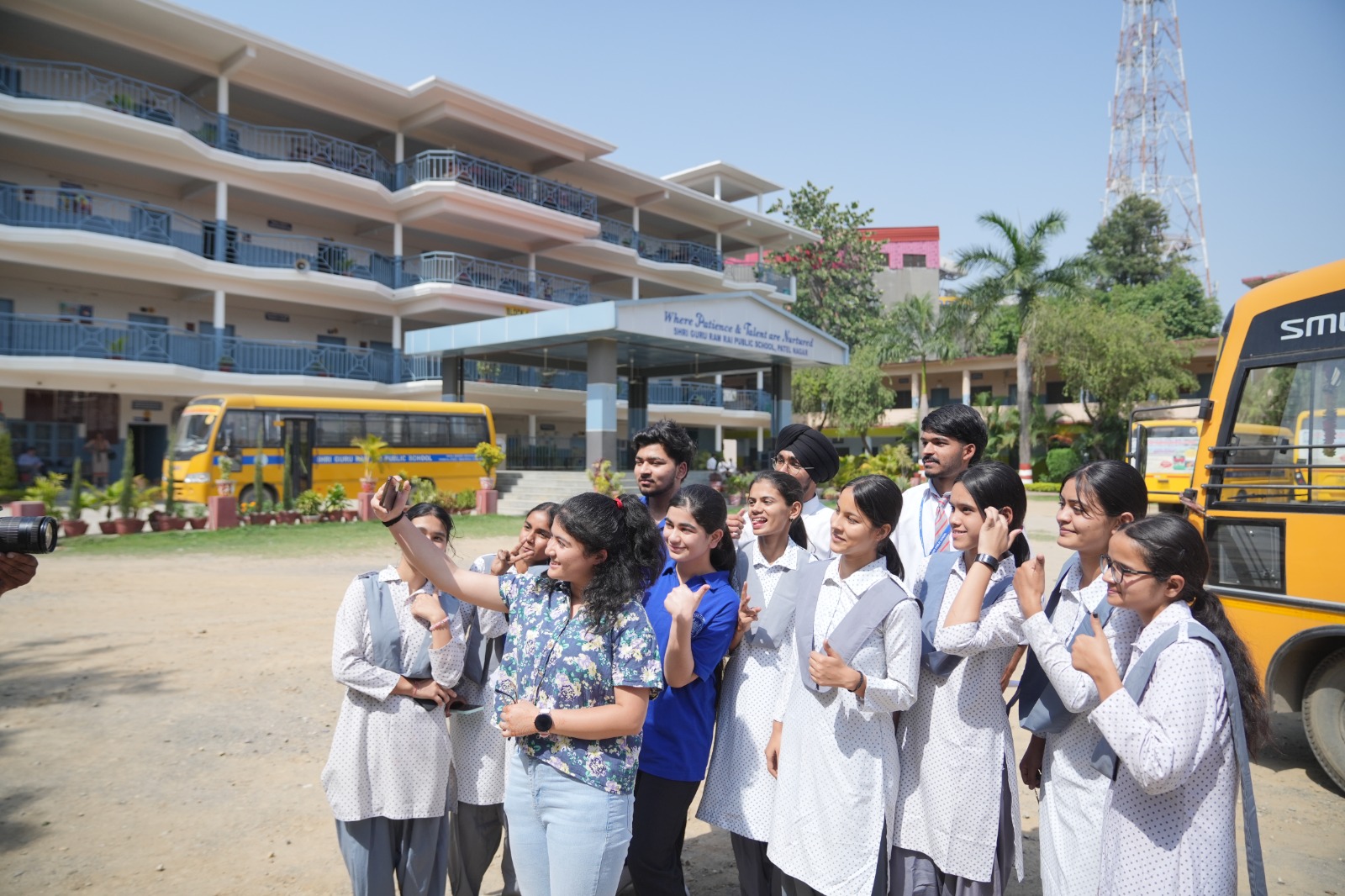 CBSE परिणाम में SGRR एजुकेशन मिशन के छात्रों की चमक, 10वीं-12वीं में दिखाया शानदार प्रदर्शन